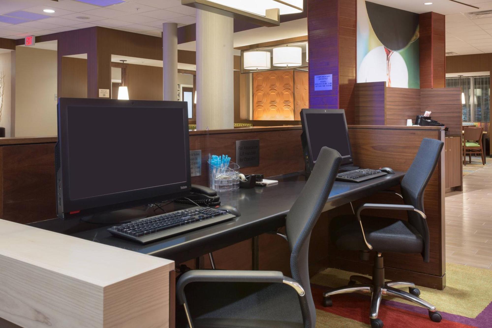 Fairfield Inn & Suites By Marriott Burlington Bagian luar foto