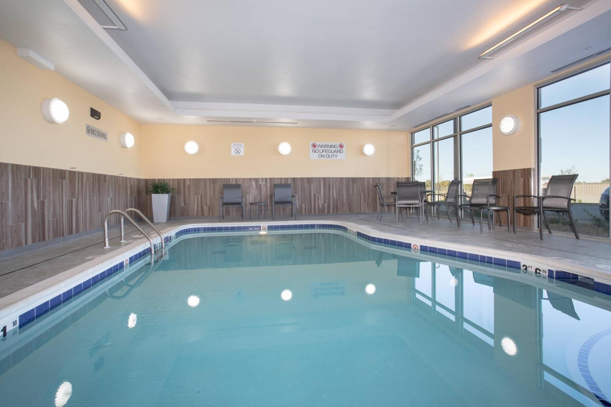 Fairfield Inn & Suites By Marriott Burlington Bagian luar foto