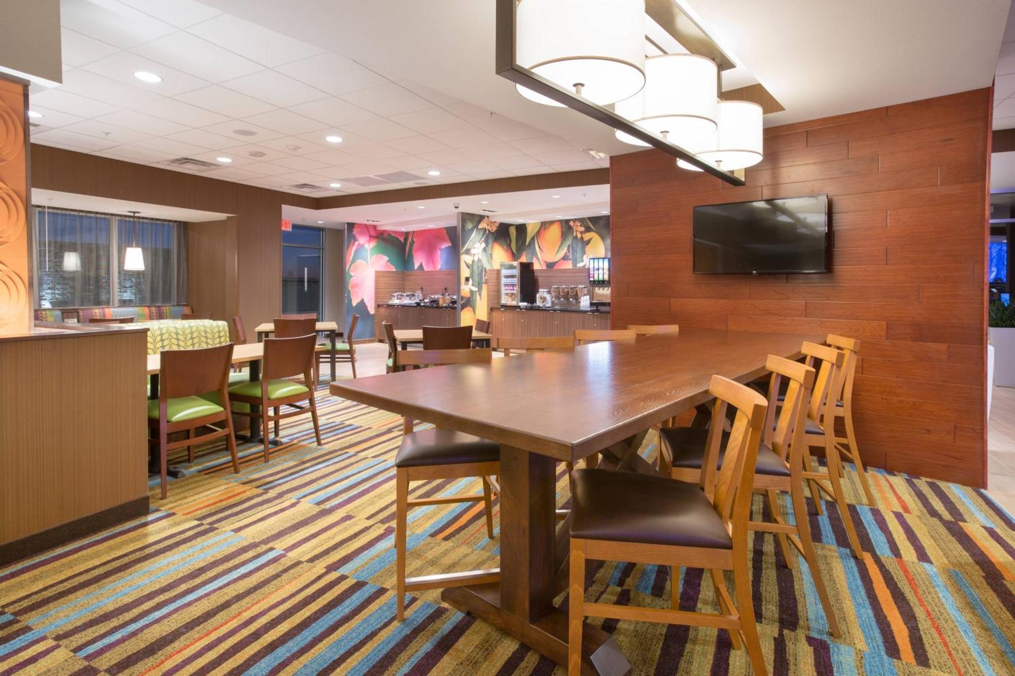 Fairfield Inn & Suites By Marriott Burlington Bagian luar foto